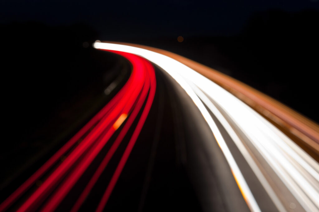 Voiture roulant à vive allure